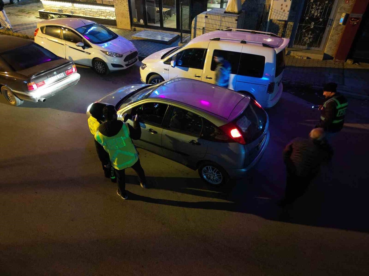 AFYONKARAHİSAR'IN BOLVADİN İLÇESİNDE ÇOK SAYIDA POLİSİN KATILIMIYLA HUZUR VE ASAYİŞ DENETİMİ...