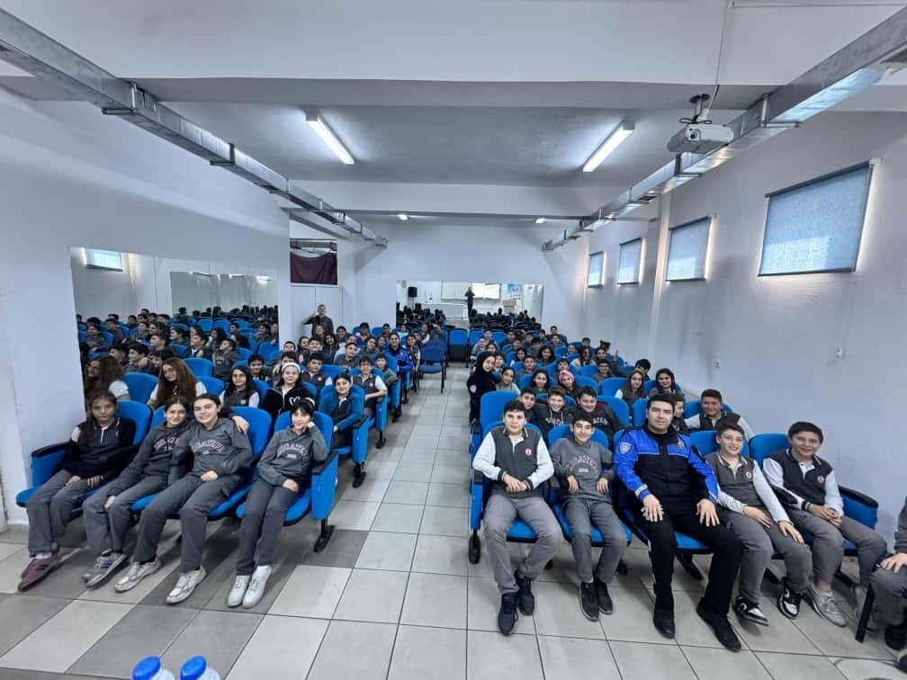 AFYONKARAHİSAR İL EMNİYET MÜDÜRLÜĞÜ'NDE GÖREVLİ POLİS MEMURLARI TARAFINDAN ORTAOKUL ÖĞRENCİLERİNE...
