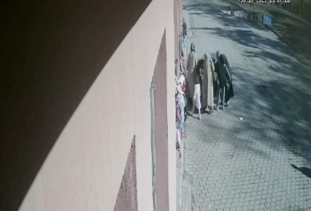 AĞRI’DA BOĞAZINA ŞEKER KAÇMASI NEDENİYLE NEFES ALMAKTA GÜÇLÜK ÇEKEN 3 YAŞINDAKİ ÇOCUK, OKULDA...