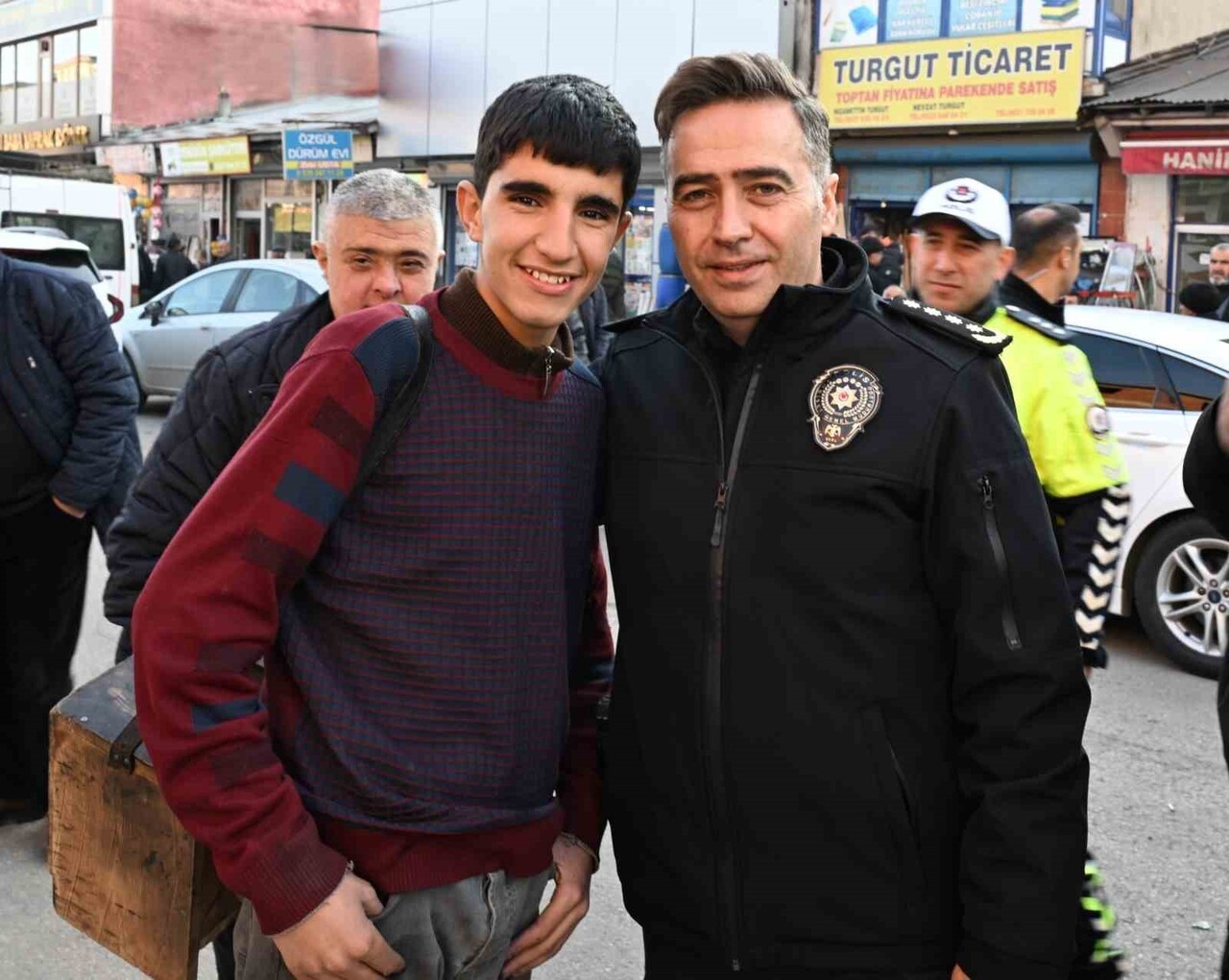 AĞRI İL EMNİYET MÜDÜRÜ GÖKSEL ÖNDER, 29 EKİM CADDESİ VE ESKİ VAN CADDESİ'NDE ESNAFLA BİR ARAYA...