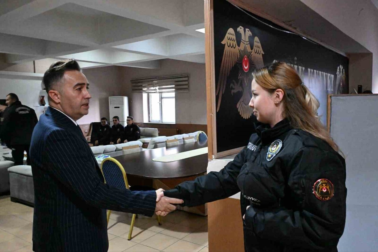 AĞRI İL EMNİYET MÜDÜRÜ GÖKSEL ÖNDER, ÇEVİK KUVVET ŞUBE MÜDÜRLÜĞÜNÜ ZİYARET EDEREK GÖREVLERİNİ...