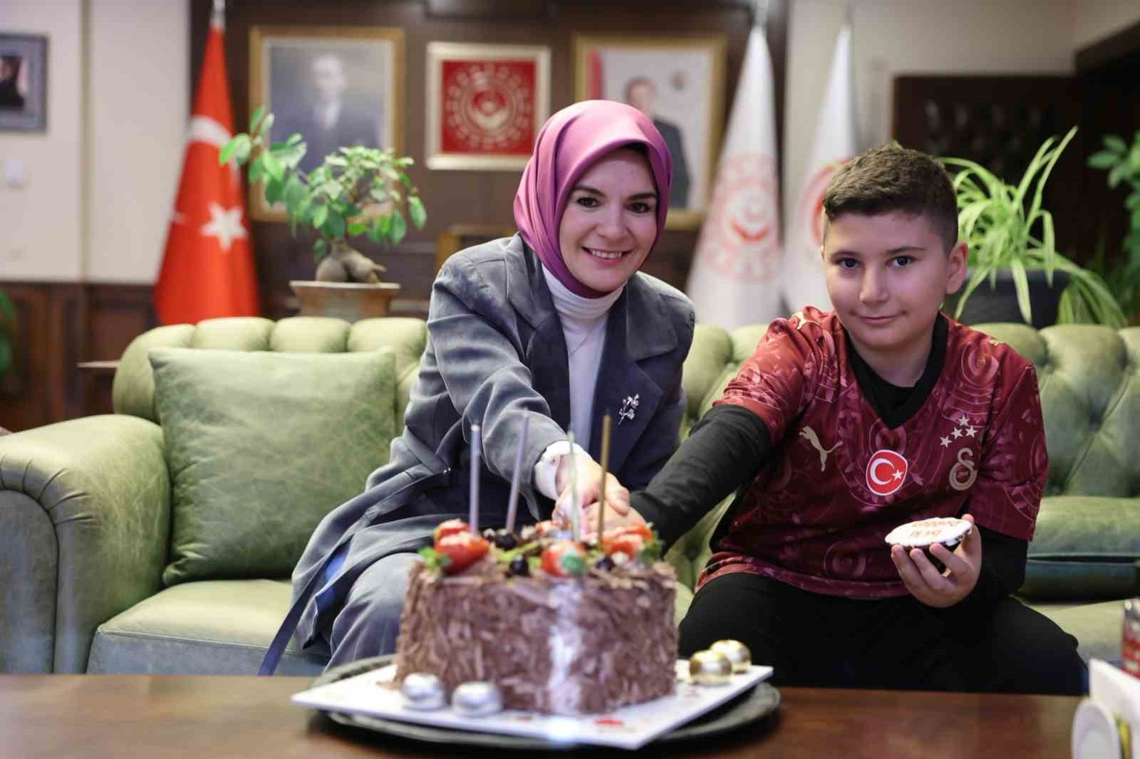 AİLE VE SOSYAL HİZMETLER BAKANI MAHİNUR ÖZDEMİR GÖKTAŞ, FIRAT KALKANI HAREKATI’NDA ŞEHİT OLAN...