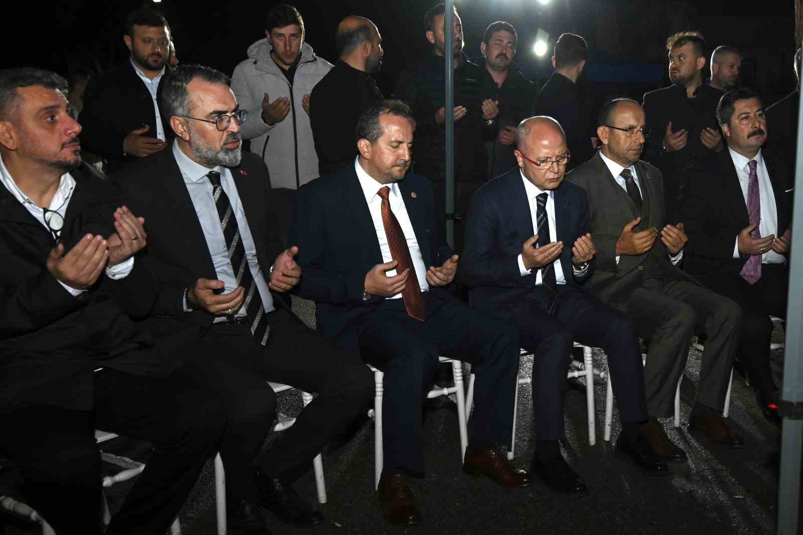 AK PARTİ BURSA İL BAŞKANI DAVUT GÜRKAN , MİLLETVEKİLLERİ, BELEDİYE BAŞKANLARI GÜRCİSTAN’DAKİ UÇAK...