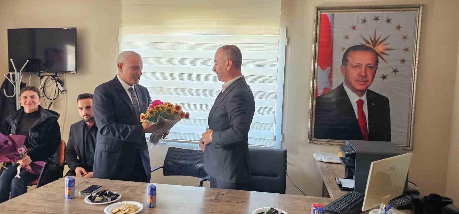 AK PARTİ DİKİLİ İLÇE TEŞKİLATI’NDA GÖREV DEĞİŞİMİ GERÇEKLEŞTİ; MEHMET AKİF GÜVELİ, BAŞKANLIK...