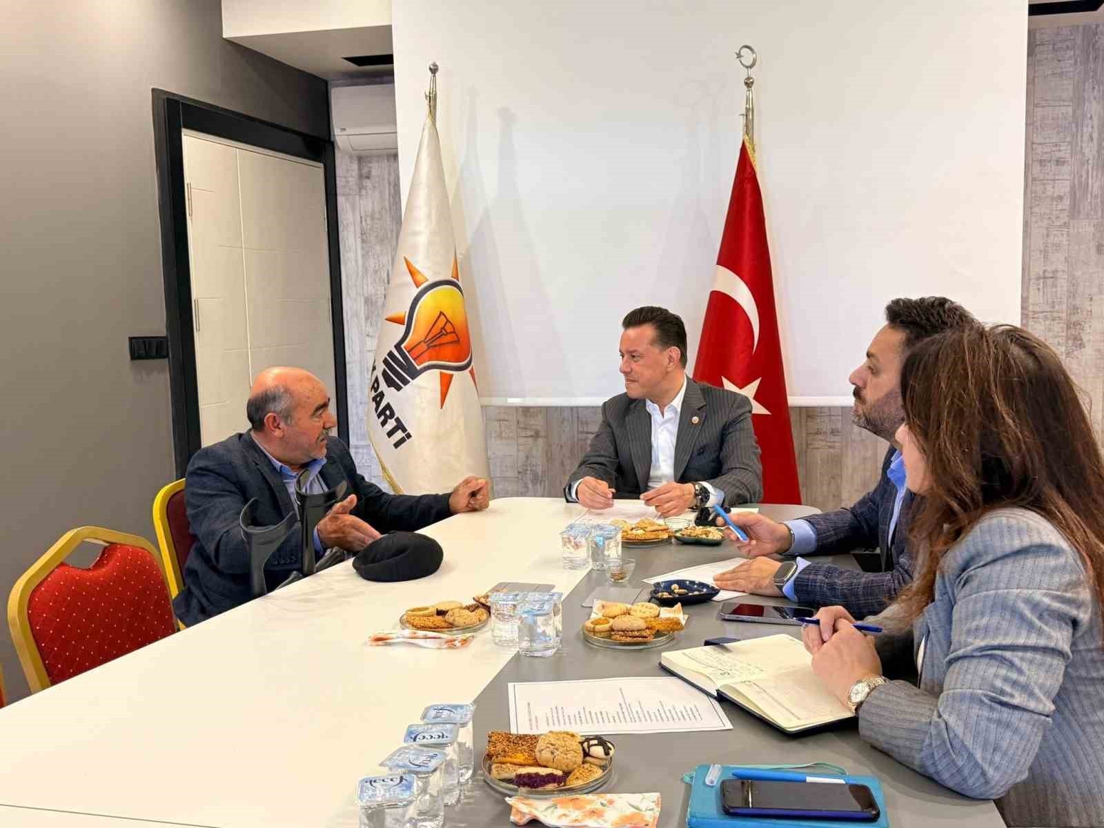 AK PARTİ ESKİŞEHİR MİLLETVEKİLİ NEBİ HATİPOĞLU, VATANDAŞLARLA BİR ARAYA GELEREK DERTLERİNİ...