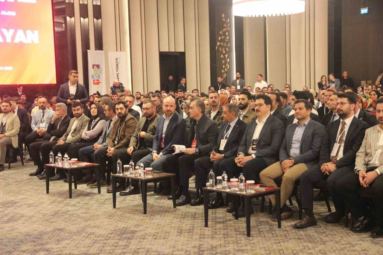 AK PARTİ SÖZCÜSÜ ÖMER ÇELİK ŞANLIURFA’DA ‘TERÖRSÜZ TÜRKİYE’ BULUŞMASINA KATILDI