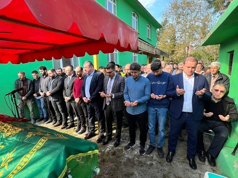 ALAPLI İLÇE EMNİYET MÜDÜR VEKİLİ BAKİ ACAR’IN ANNESİ YASEMİN ACAR, DÜZCE’NİN AKÇAKOCA İLÇESİNE...