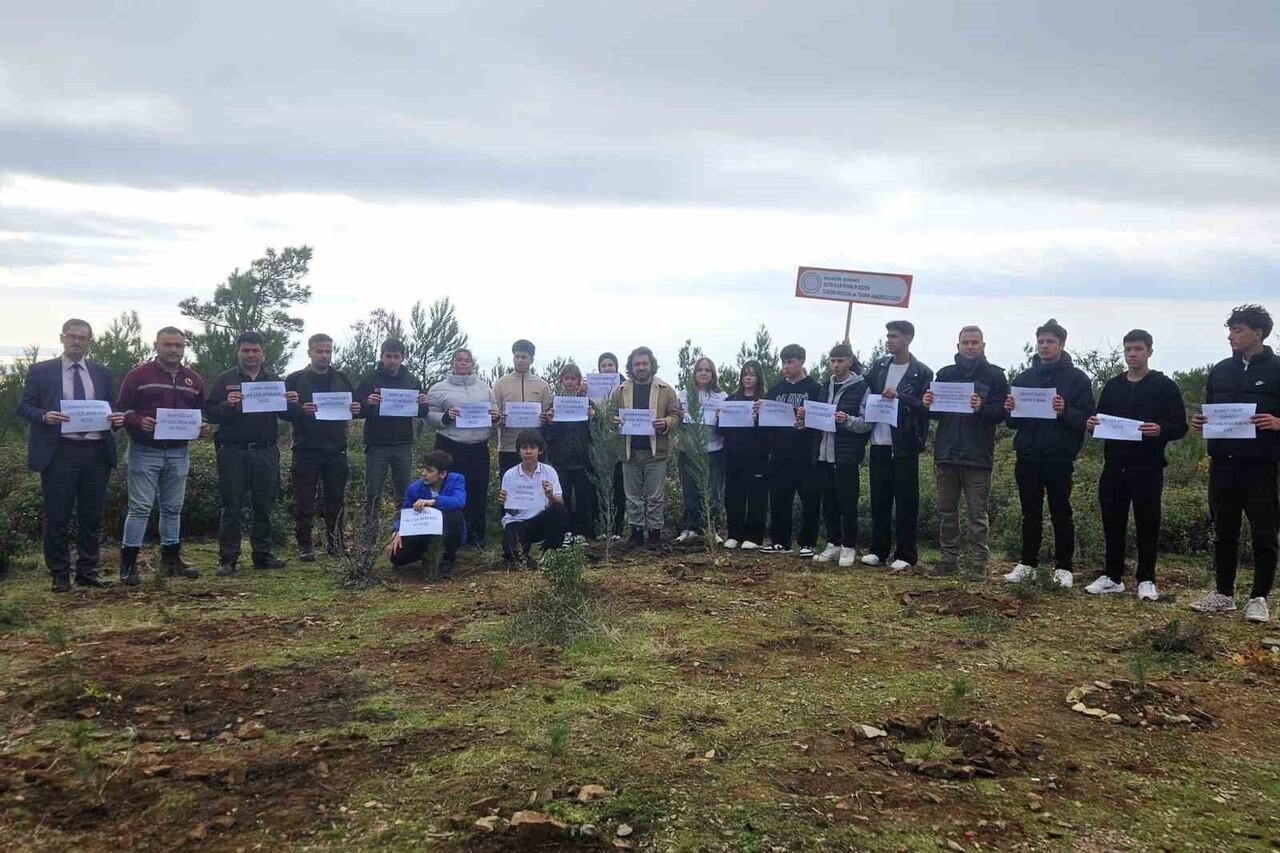 ALTINOLUK’TA MİLLİ AĞAÇLANDIRMA GÜNÜ KAPSAMINDA DÜZENLENEN "YEŞİL VATAN SEFERBERLİĞİ" FİDAN DİKİM...