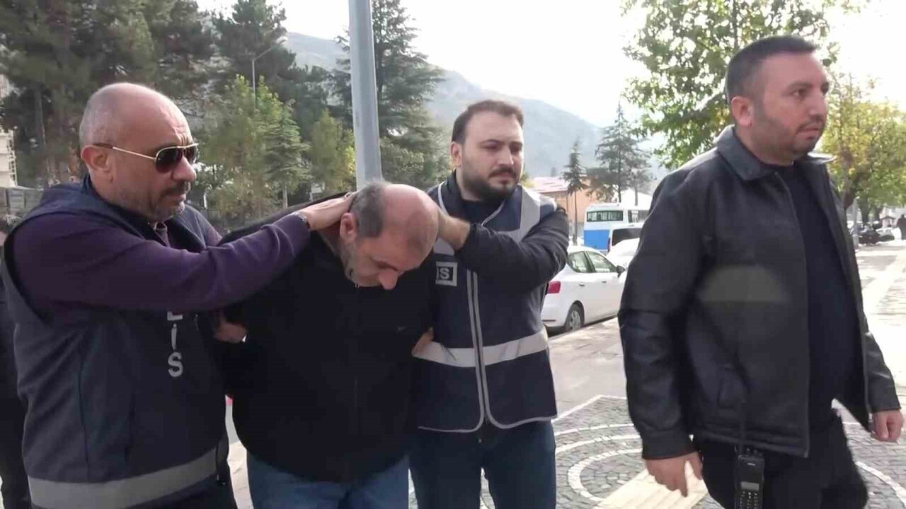 AMASYA'DA OCAKTAN SIZAN GAZIN AÇIK OLDUĞU EVİNDE ÖLÜ BULUNAN YAŞLI KADININ CİNAYETE KURBAN GİTTİĞİ...