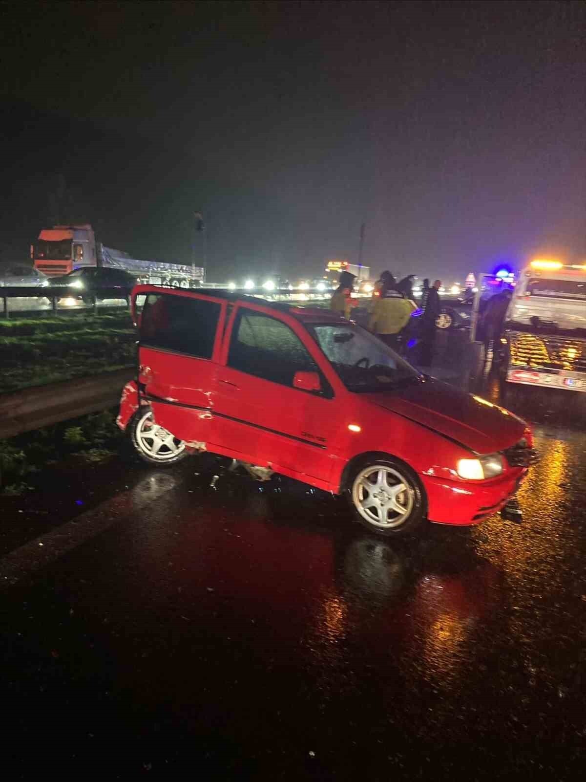 ANADOLU OTOYOLU’NDA 5 ARACIN KARIŞTIĞI ZİNCİRLEME KAZA MEYDANA GELDİ.