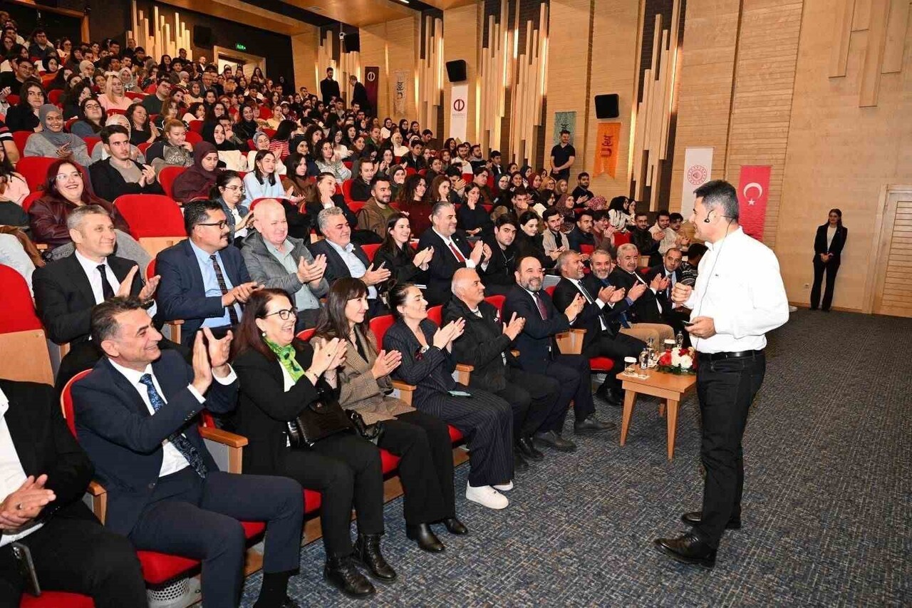 ANADOLU ÜNİVERSİTESİ EV SAHİPLİĞİNDE DÜZENLENEN, ULAŞTIRMA VE İLETİŞİM ALANINDAKİ GENİŞLEME...