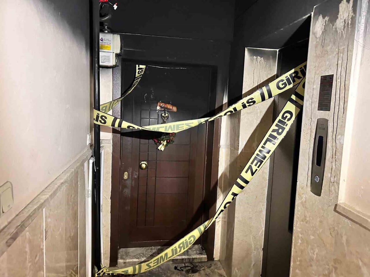 ANKARA'DA 4 KATLI BİNANIN 3'NCÜ KATINDA BULUNAN DAİREDE MEYDANA GELEN PATLAMANIN ETKİSİ GÜNÜN...