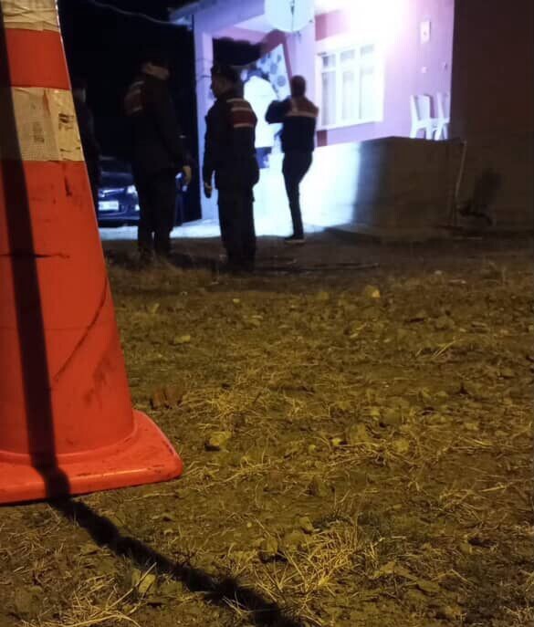 ANKARA'NIN HAYMANA İLÇESİNDE BELEDİYE BAŞKANI LEVENT KOÇ'UN YEĞENİ EVİNDE ÖLÜ BULUNDU.