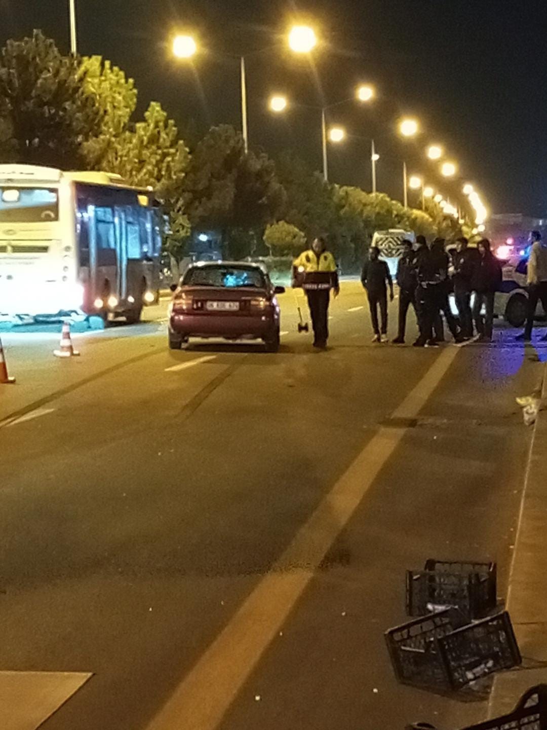 ANKARA’NIN ÇUBUK İLÇESİNDE KARŞIDAN KARŞIYA GEÇEN BİR YAYAYA OTOMOBİL ÇARPTI. O ANLAR GÜVENLİK...