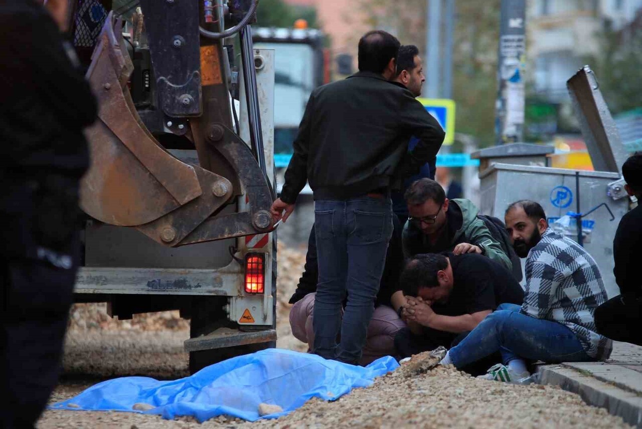 ANTALYA'DA İÇME SUYU HATTI ÇALIŞMASI SIRASINDA KEPÇENİN ÇARPTIĞI 81 YAŞINDAKİ YAŞLI ADAM, YAŞAMINI...
