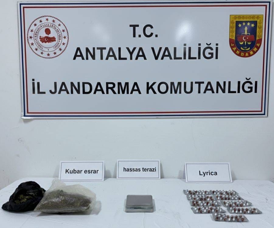 ANTALYA'NIN ALANYA İLÇESİNDE JANDARMANIN GERÇEKLEŞTİRDİĞİ OPERASYONDA BİR ŞÜPHELİNİN EVİNDE...