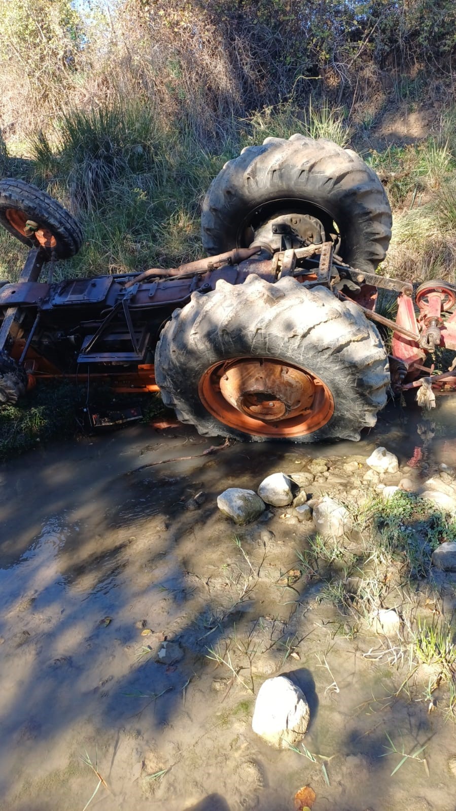 ANTALYA'NIN SERİK İLÇESİNDE TRAKTÖRÜN DEVRİLMESİ SONUCU ALTINDA KALAN SÜRÜCÜ OSMAN TOPAL  OLAY...