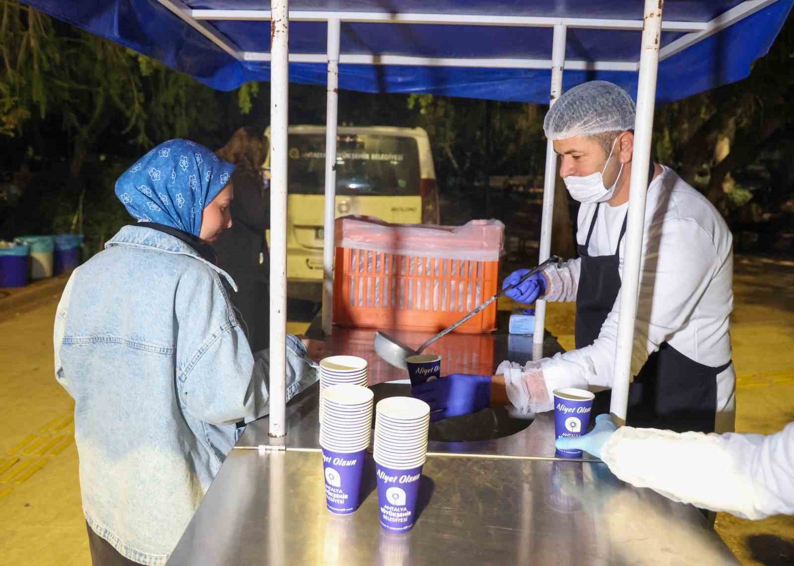 ANTALYA BÜYÜKŞEHİR BELEDİYESİ, SINAV HAFTASI BAŞLAYAN AKDENİZ ÜNİVERSİTESİ ÖĞRENCİLERİNE SICAK...