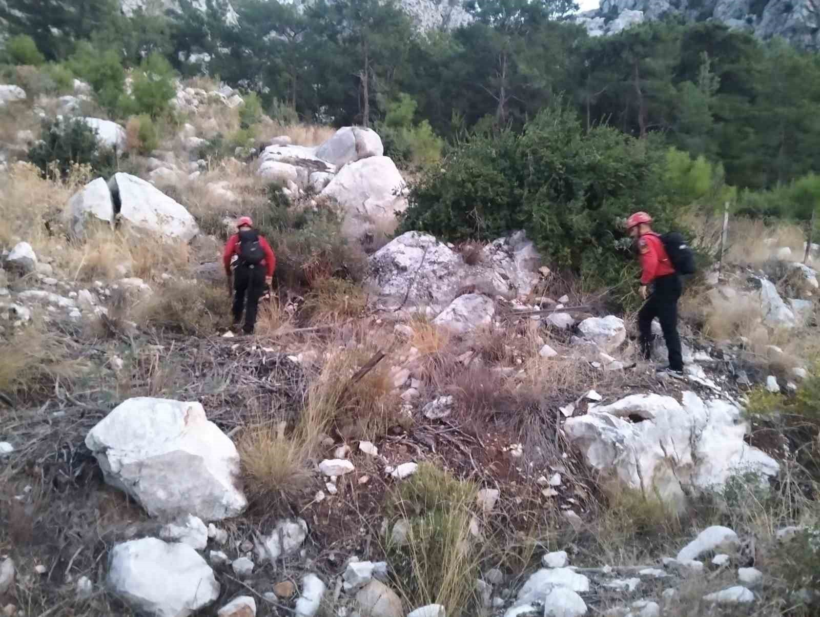 ANTALYA’DA DAĞLIK ALANDA YÜRÜYÜŞE ÇIKAN VE DÖNÜŞ YOLUNDA MAHSUR KALAN 2 GENÇ JAK VE AFAD EKİPLERİ...