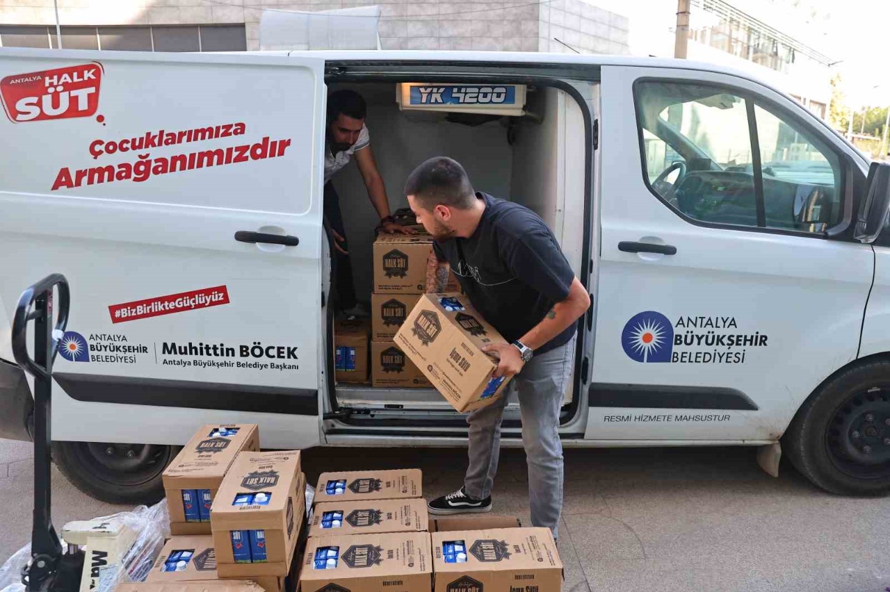 Antalya'dan İhtiyaç Sahibi Ailelere Ücretsiz Mama Desteği