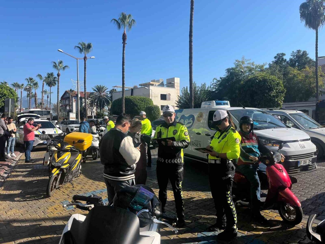 ANTALYA’NIN ALANYA İLÇESİNDE ARTAN MOTOSİKLET KAZALARINA DİKKAT ÇEKMEK VE YARALANMALARIN ÖNÜNE...