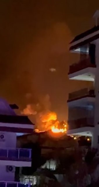 ANTALYA’NIN ALANYA İLÇESİNDE MUTFAK TÜPÜ YÜKLÜ BİR KAMYONETTE ÇIKAN YANGIN KORKU DOLU ANLARA NEDEN...