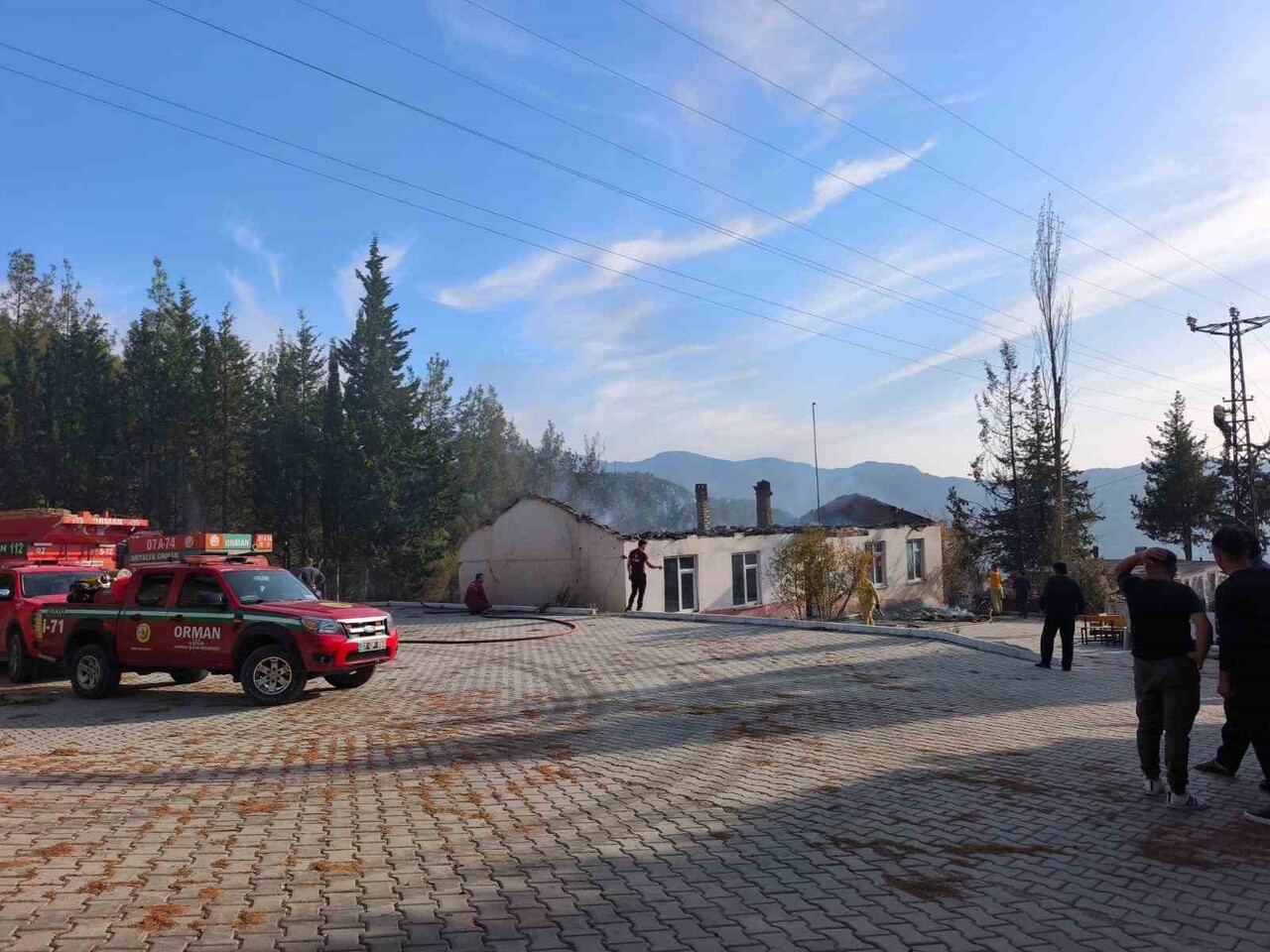 ANTALYA’NIN GAZİPAŞA İLÇESİNE BAĞLI YENİ GÜNEY MAHALLESİ’NDE ORMANLIK ALANDA ÇIKAN YANGINDA...