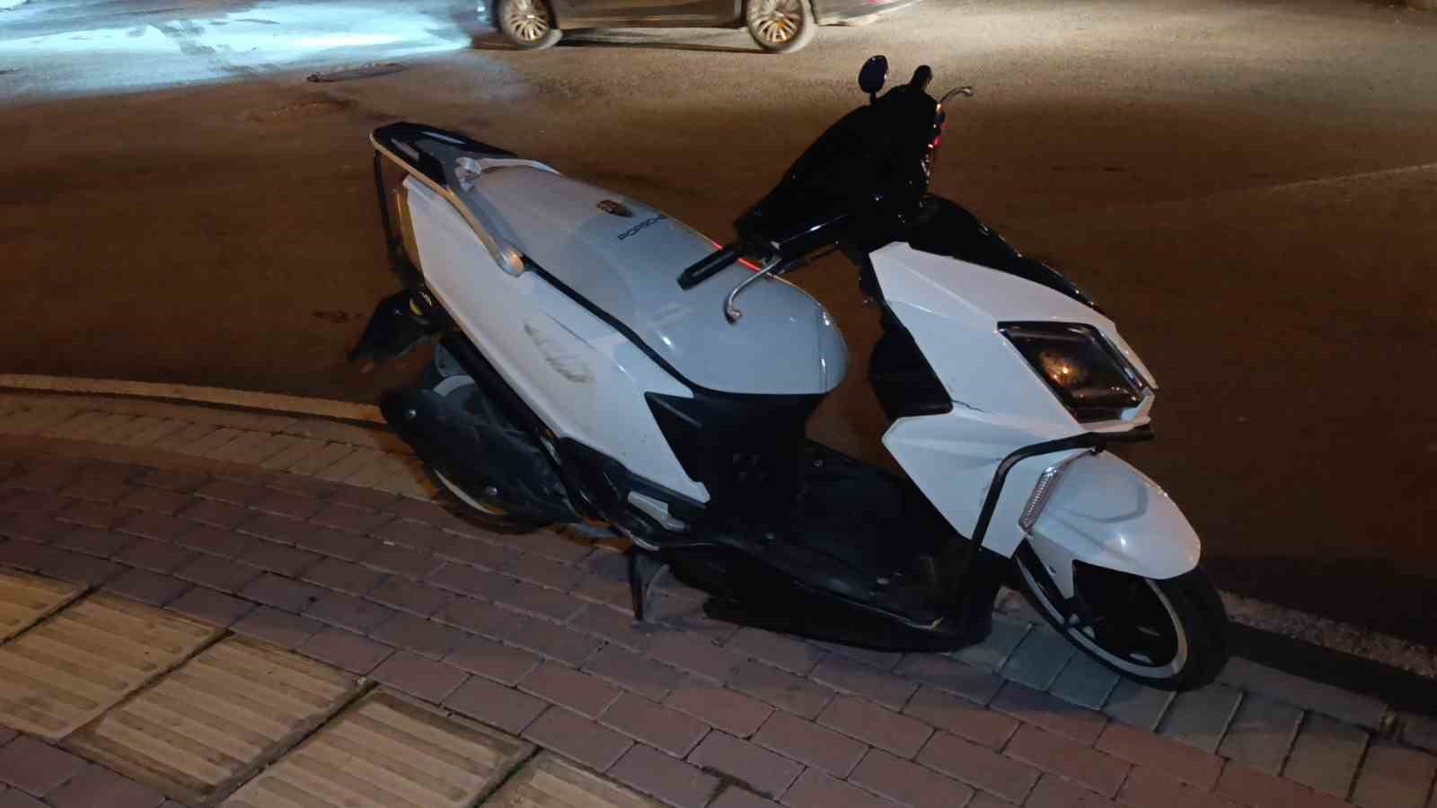 ANTALYA’NIN MANAVGAT İLÇESİNDE ÖNCEKİ GÜN AKŞAM SAATLERİNDE 2 OTOMOBİLİN ÇARPIŞTIĞI NOKTADA, 24...