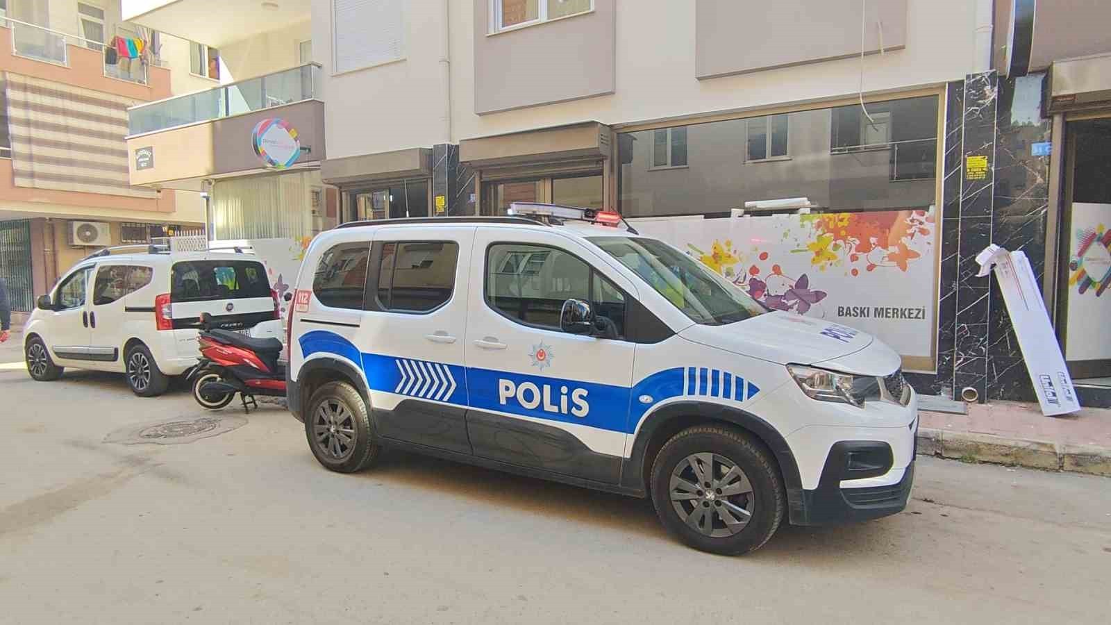 ANTALYA’NIN MURATPAŞA İLÇESİNDE YALNIZ YAŞAYAN 78 YAŞINDAKİ AHMET GÖK, EVİNDE ÖLÜ...