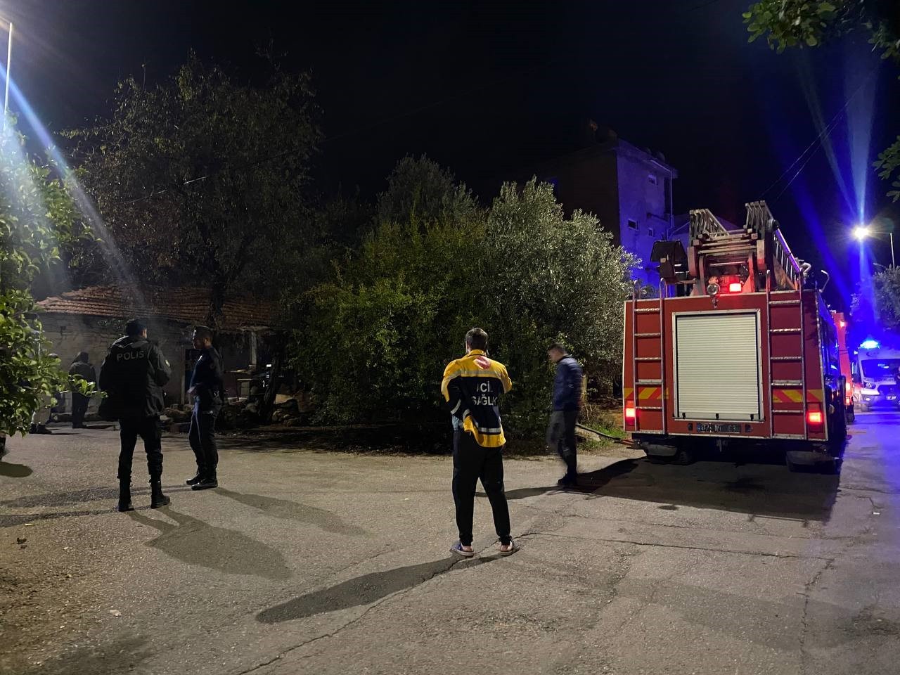 ANTALYA’NIN SERİK İLÇESİNDE TEK KATLI EVDE ÇIKAN YANGIN İTFAİYENİN MÜDAHALESİ İLE...