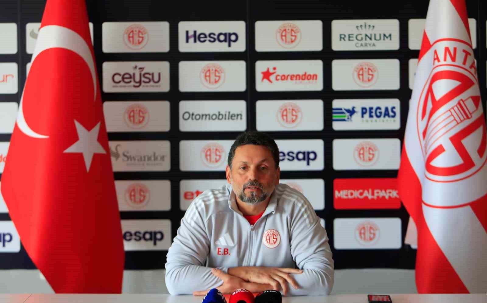 ANTALYASPOR TEKNİK DİREKTÖRÜ EROL BULUT, EYÜPSPOR MAÇINDAN SONRA TAKIMDAN BİLGİ SIZMASIYLA İLGİLİ...