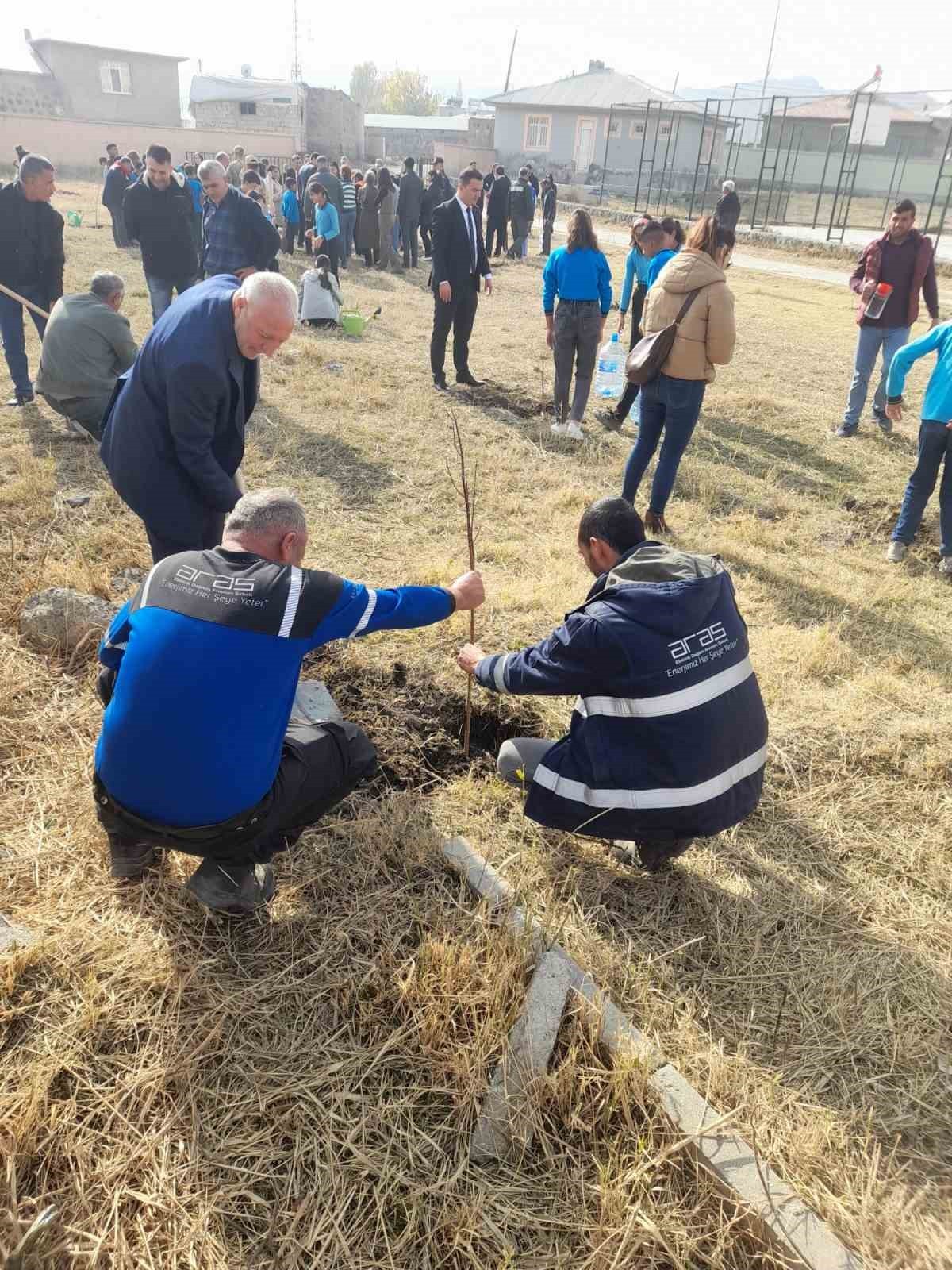 ARAS ELEKTİK, 11 KASIM MİLLİ AĞAÇLANDIRMA GÜNÜ KAPSAMINDA SORUMLULUK BÖLGESİNDE YER ALAN İLLERDE...