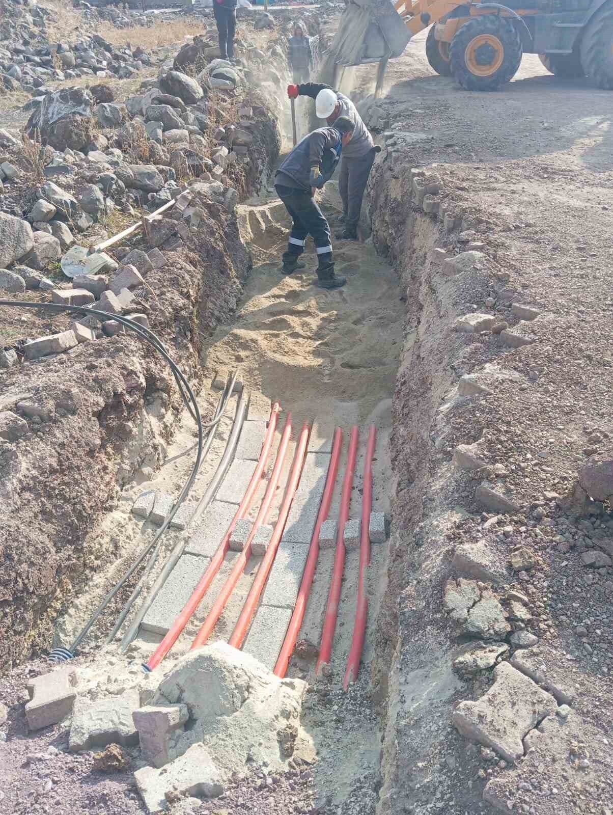 ARAS ELEKTRİK TARAFINDAN YÜRÜTÜLEN BAKIM, YATIRIM VE AYDINLATMA ÇALIŞMALARI TÜKETİCİLERİN ENERJİ...