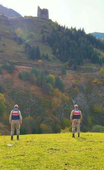 ARDAHAN'DA SONBAHAR MANZARALARINI YANSITAN DRON ÇEKİMLERİ, SOSYAL MEDYADAN PAYLAŞILDI.