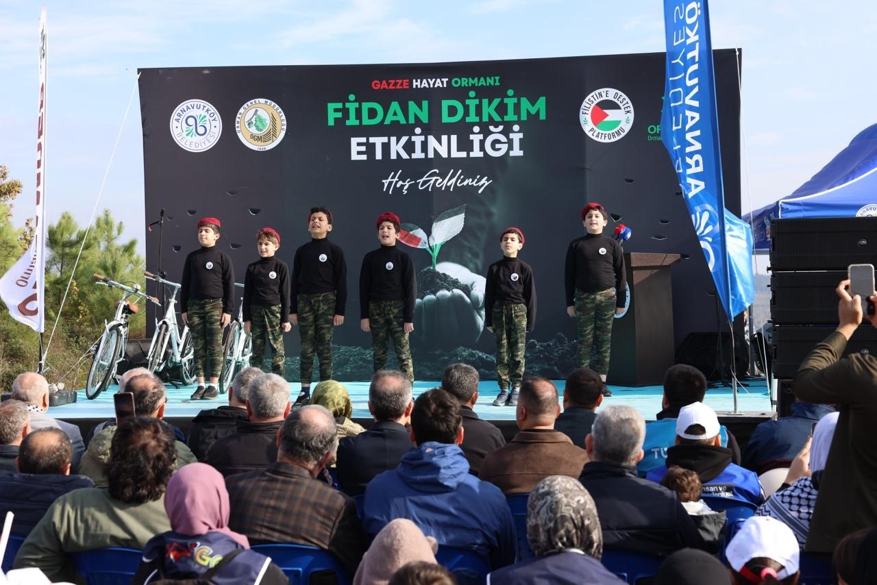 ARNAVUTKÖY’DE GAZZE İÇİN 10 BİN FİDAN DİKTİLER