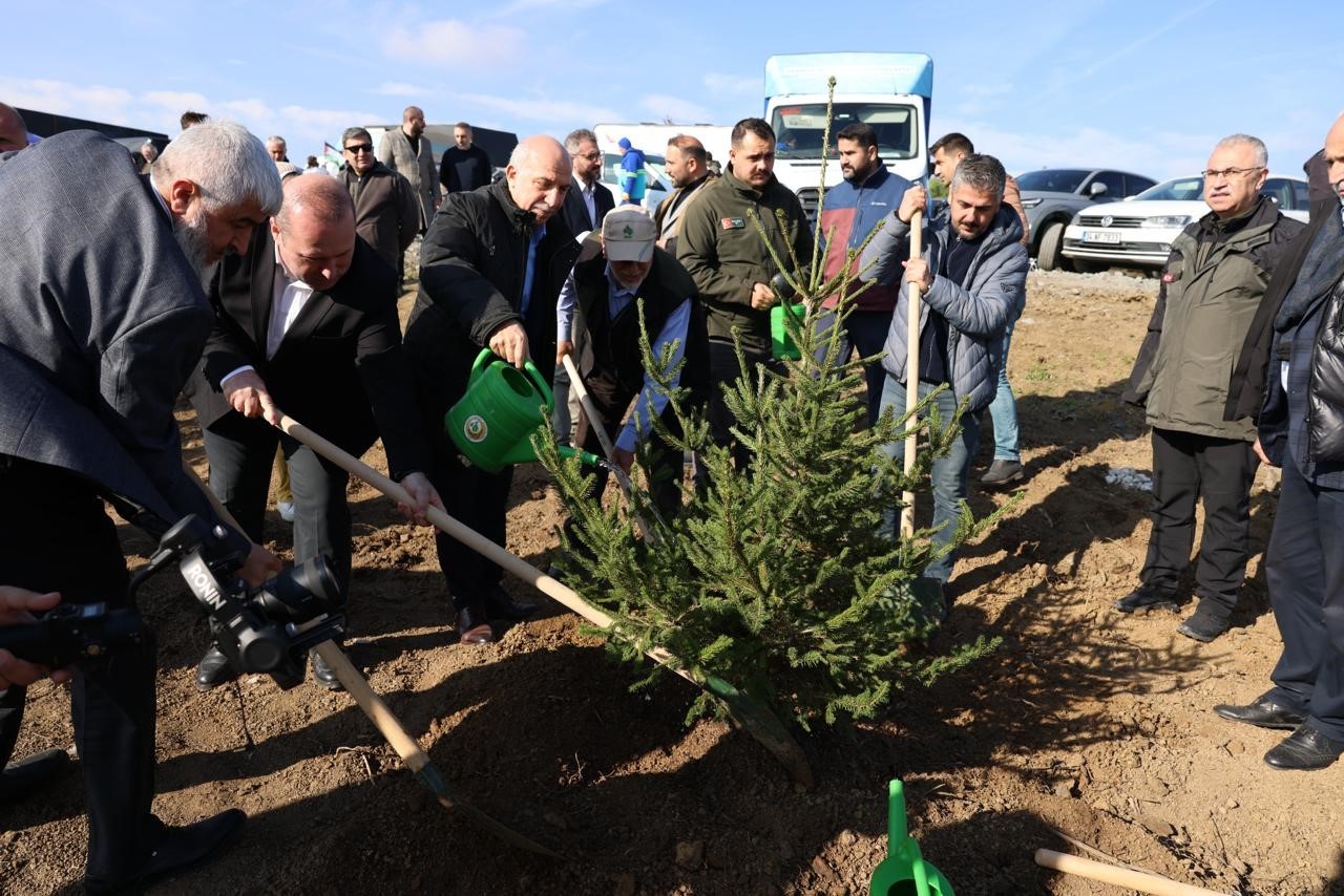 ARNAVUTKÖY’DE GAZZE İÇİN 10 BİN FİDAN DİKTİLER