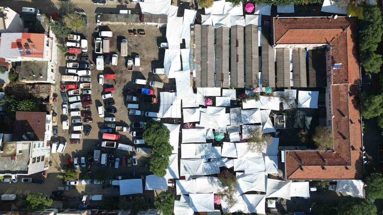 (ARŞİV FOTO) - AYDIN'IN BUHARKENT İLÇESİNDEKİ KAPALI PAZARYERİ ÇEVRESİNDEKİ GİRİŞ SOKAKLARI, HER...