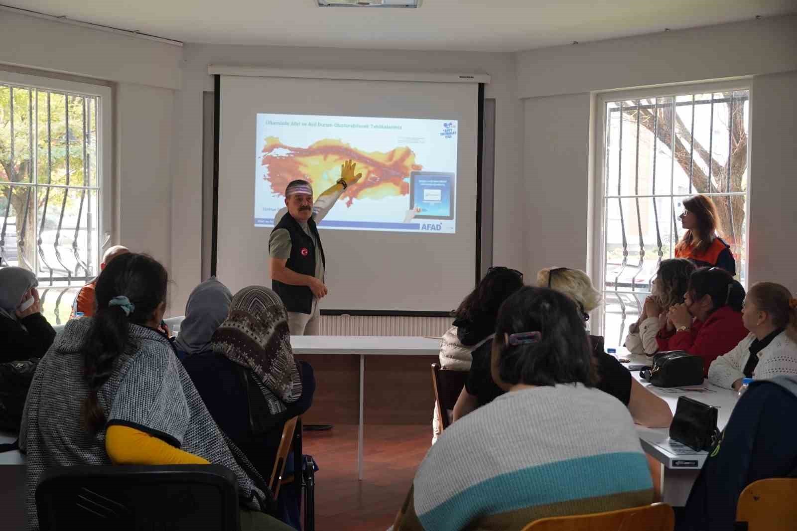 ATAKUM BELEDİYESİ, SİVİL TOPLUM KURULUŞLARI İŞBİRLİĞİ İLE VATANDAŞLARI AFET KONUSUNDA...