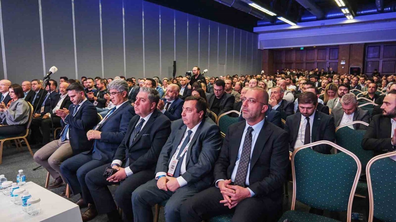 ATATÜRK ÜNİVERSİTESİ REKTÖRÜ PROF. DR. AHMET HACIMÜFTÜOĞLU'NUN KONGRE BAŞKANLIĞINI YAPTIĞI 2....