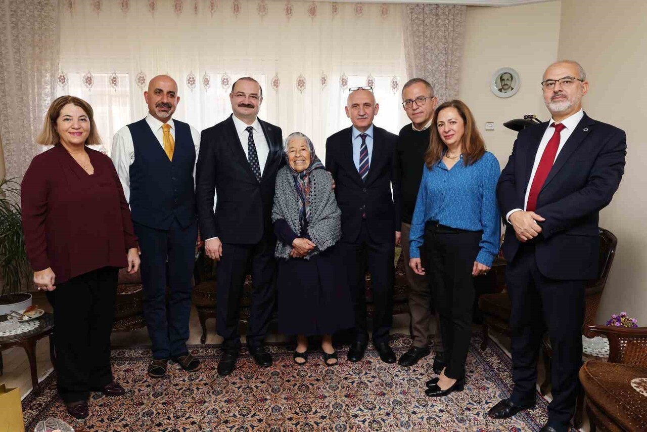 ATATÜRK ÜNİVERSİTESİ REKTÖRÜ PROF. DR. AHMET HACIMÜFTÜOĞLU, 24 KASIM ÖĞRETMENLER GÜNÜ VESİLESİYLE...