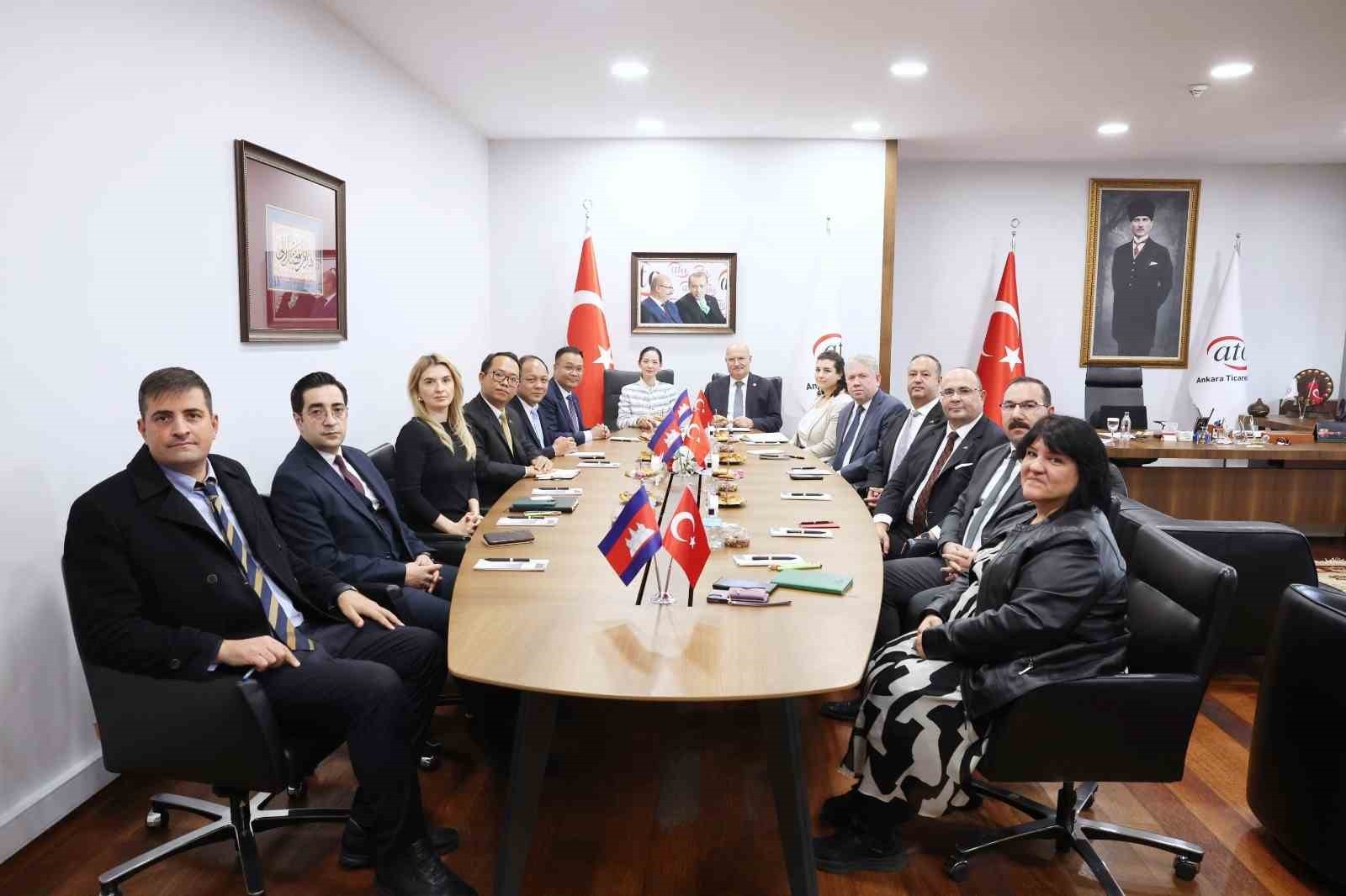 ATO BAŞKANI GÜRSEL BARAN, KAMBOÇYA TİCARET BAKANI CHAM NİMUL VE BERABERİNDEKİLERİ KONUK...