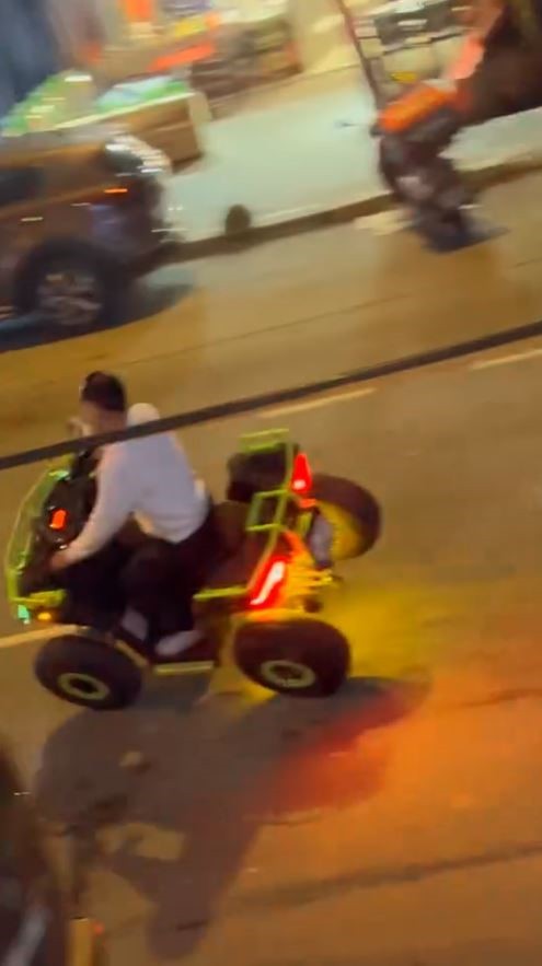 ATV ÜZERİNDEKİ İKİ KİŞİNİN TEHLİKELİ HAREKETLERİNDEN GÖRÜNTÜLER