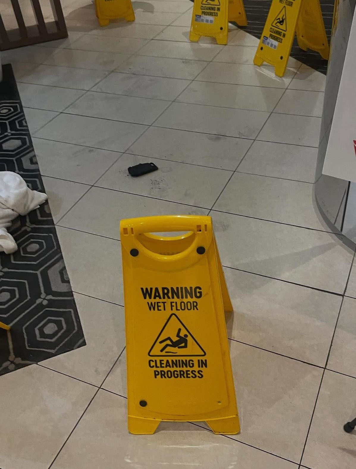 AVUSTURALYA’DA HAVALİMANINDA CEBİNDEKİ BATARYASI PATLAYAN YOLCU YARALANDI