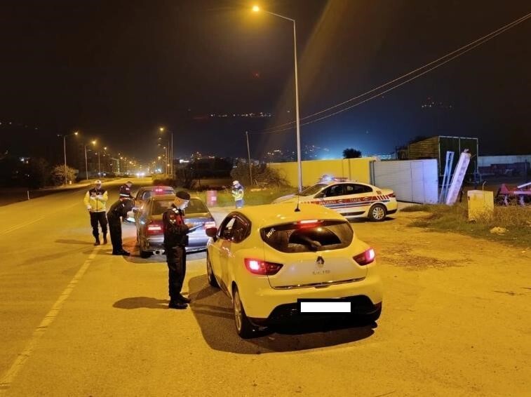 AYDIN'DA GERÇEKLEŞTİRİLEN YOĞUNLAŞTIRILMIŞ TRAFİK DENETİMİNDE KURALLARA UYMADIĞI TESPİT EDİLEN 74...