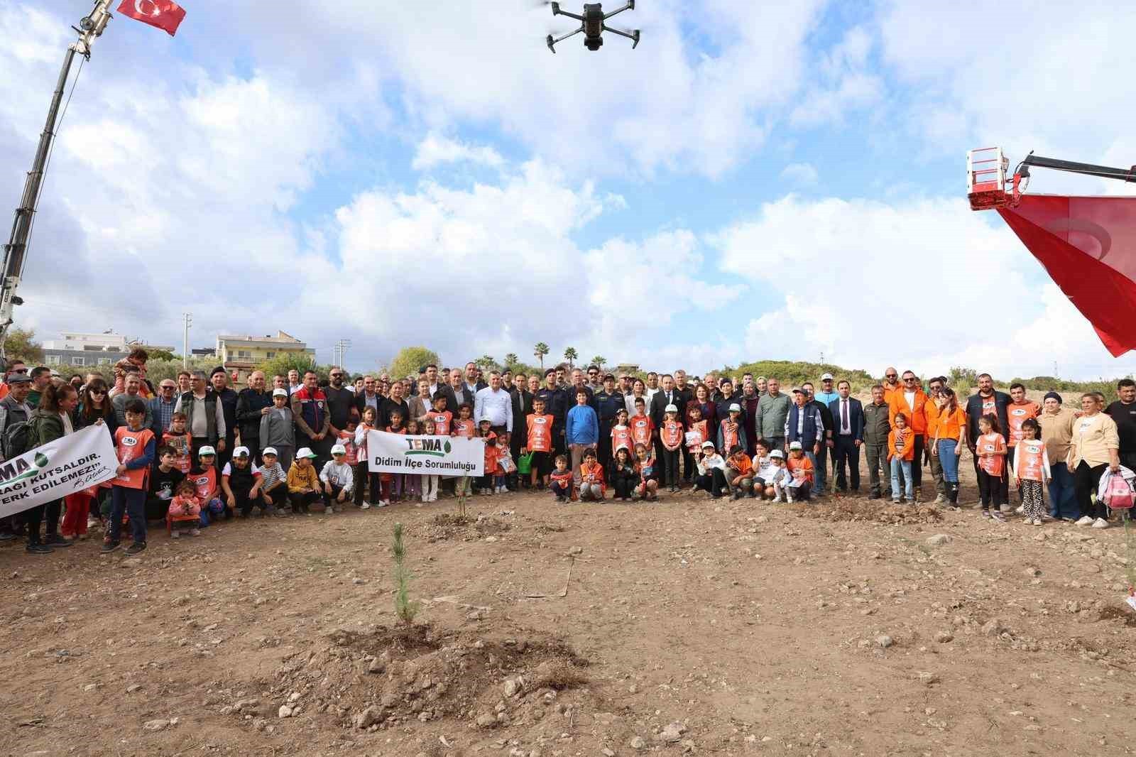 AYDIN'IN DİDİM İLÇESİNDE 11 KASIM MİLLİ AĞAÇLANDIRMA GÜNÜ DOLAYISIYLA ÜLKE GENELİNDE EŞ ZAMANLI...