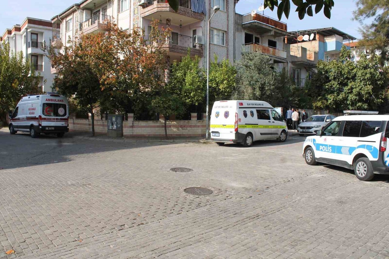 AYDIN'IN EFELER İLÇESİNDE YAŞAYAN VE 3 GÜNDÜR HABER ALINAMAYAN ERDAL SONER (65), EVİNDE ÖLÜ...