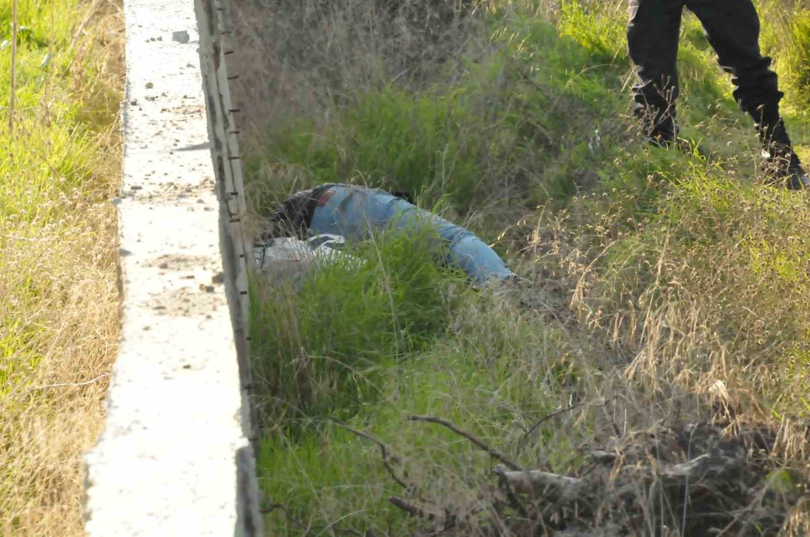 AYDIN’IN EFELER İLÇESİNDE CEZAEVİNDEN İZİNLİ ÇIKTIĞI ÖĞRENİLEN İLHAN GÖKCAN (35), BİR BAHÇEDE...