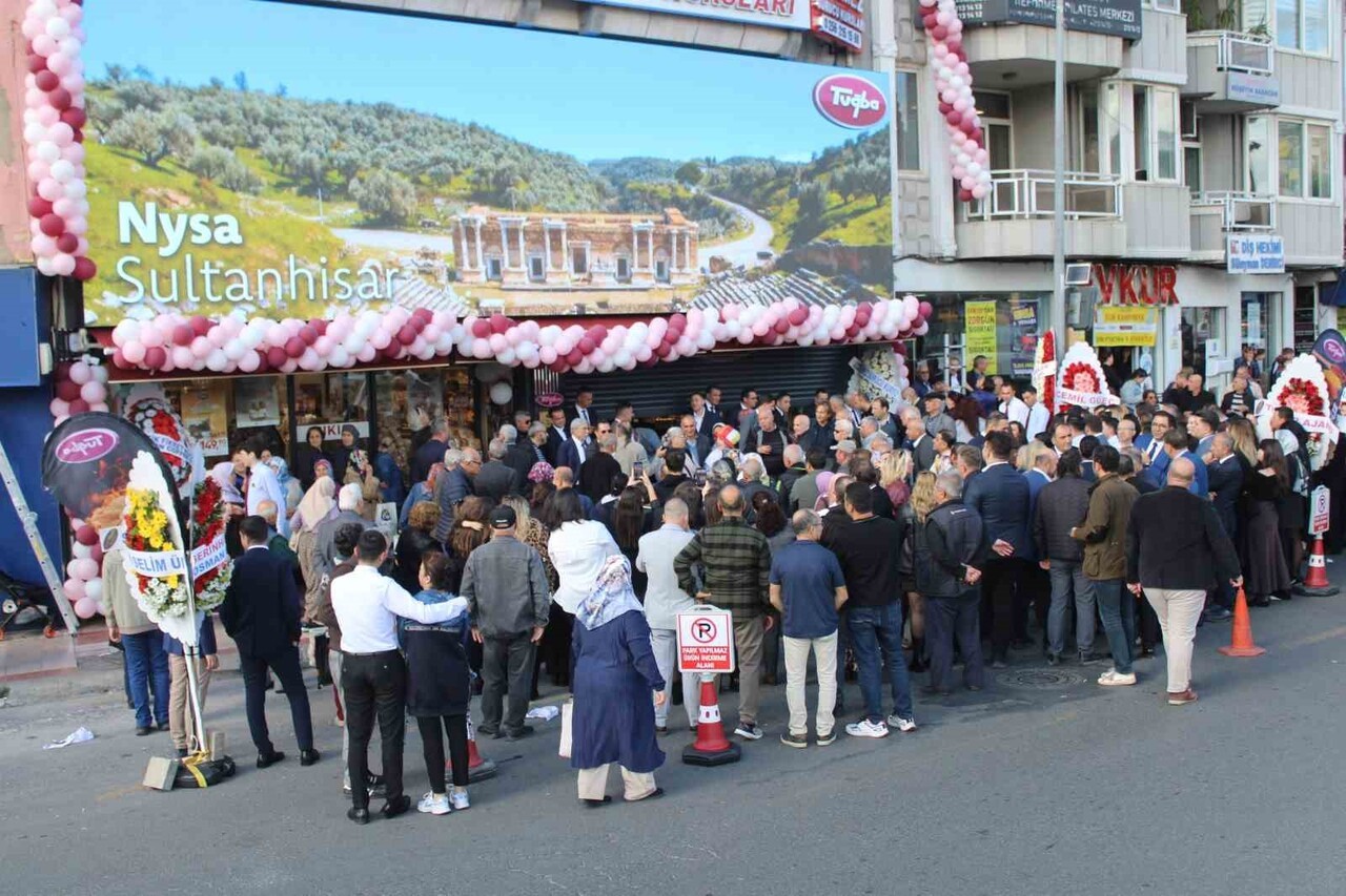 AYDIN’IN MARKA FİRMALARINDAN OLAN TUĞBA KURUYEMİŞ’İN 127. MAĞAZA AÇILIŞINA VATANDAŞLAR YOĞUN İLGİ...