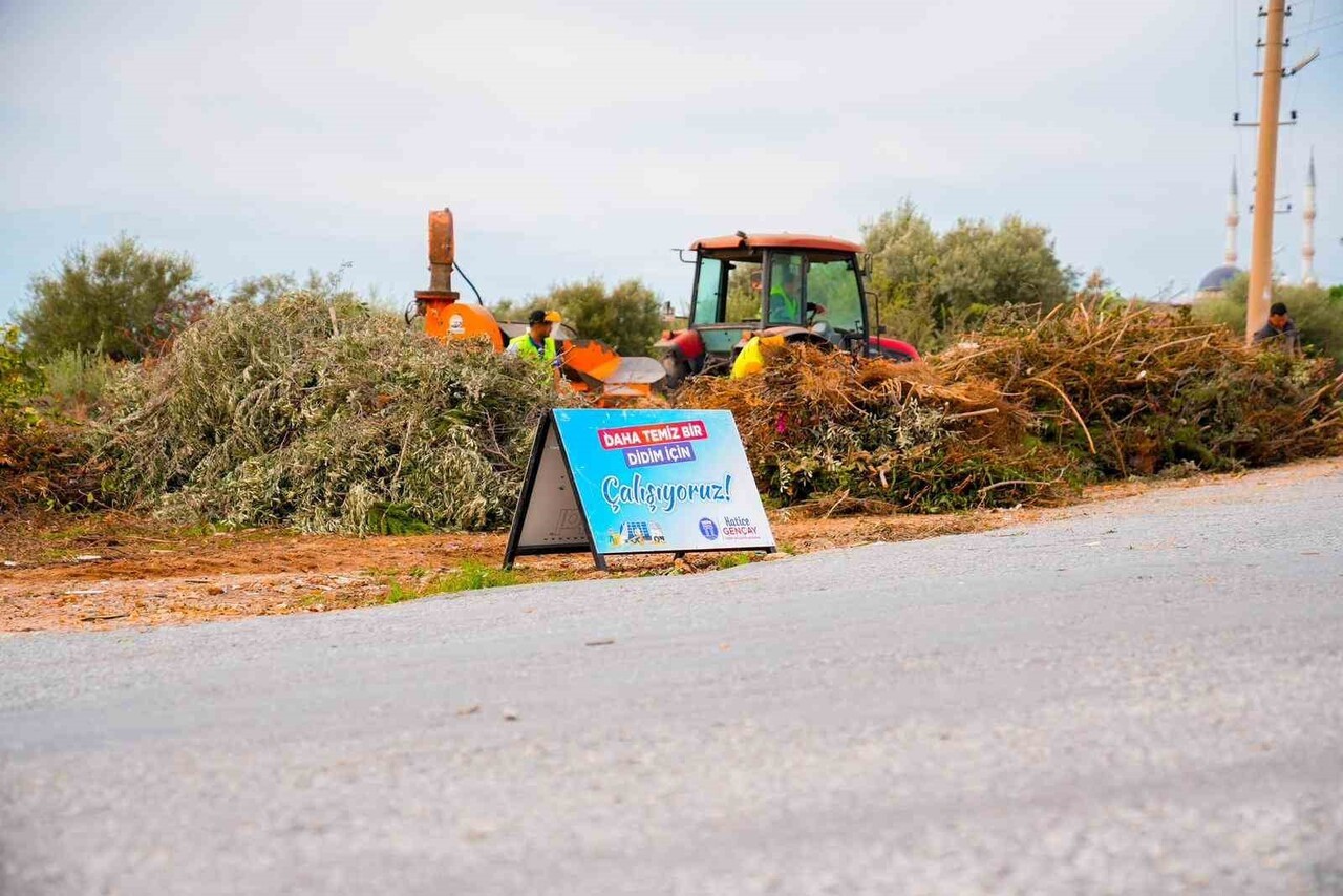 AYDN'IN DİDİM İLÇESİNDE DİDİM BELEDİYESİ TEMİZLİK İŞLERİ MÜDÜRLÜĞÜ EKİPLERİ AKBÜK MAHALLESİ’NDE...