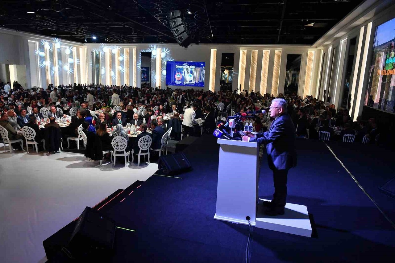 AYSERİ BÜYÜKŞEHİR BELEDİYE BAŞKANI DR. MEMDUH BÜYÜKKILIÇ, KAYSERİ VALİSİ GÖKMEN ÇİÇEK İLE BİRLİKTE...